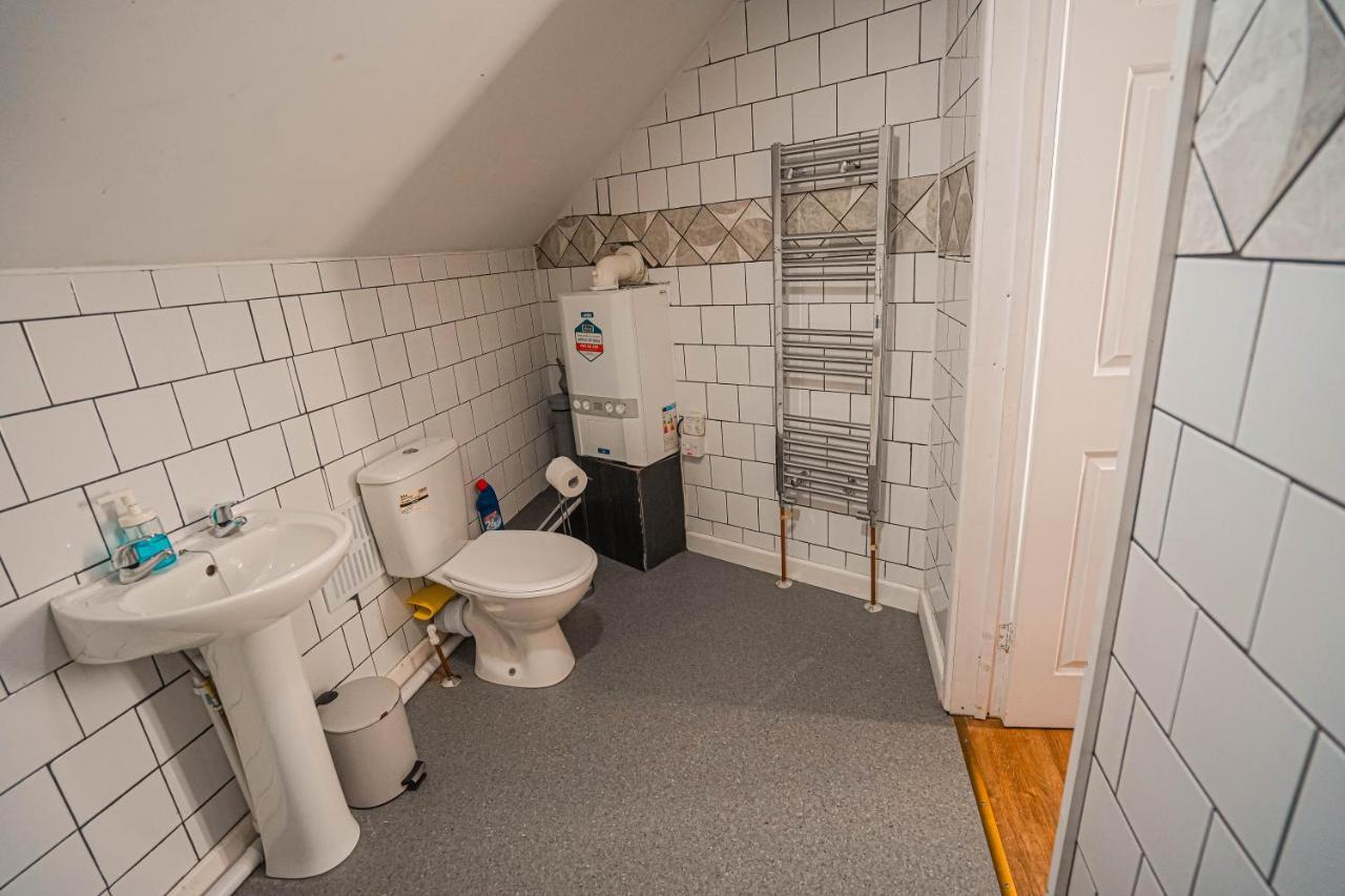 Private And Spacious 2 Bedroom House - Free Parking! Cardiff Eksteriør bilde