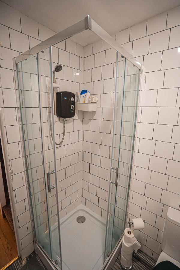 Private And Spacious 2 Bedroom House - Free Parking! Cardiff Eksteriør bilde