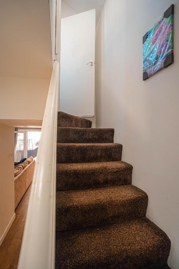 Private And Spacious 2 Bedroom House - Free Parking! Cardiff Eksteriør bilde