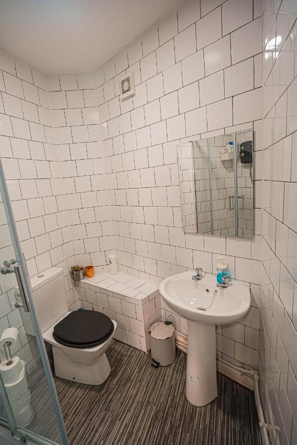Private And Spacious 2 Bedroom House - Free Parking! Cardiff Eksteriør bilde