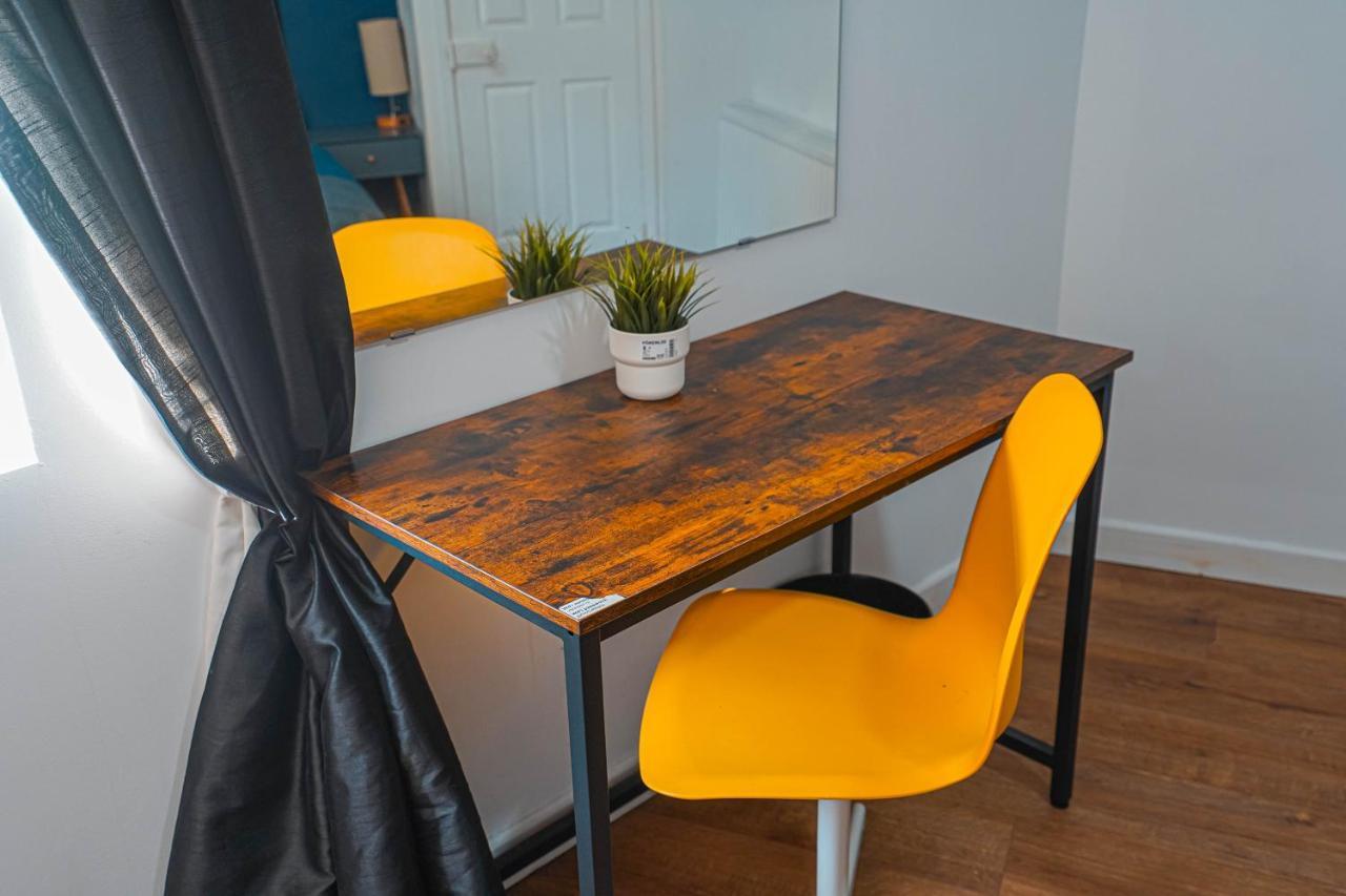 Private And Spacious 2 Bedroom House - Free Parking! Cardiff Eksteriør bilde