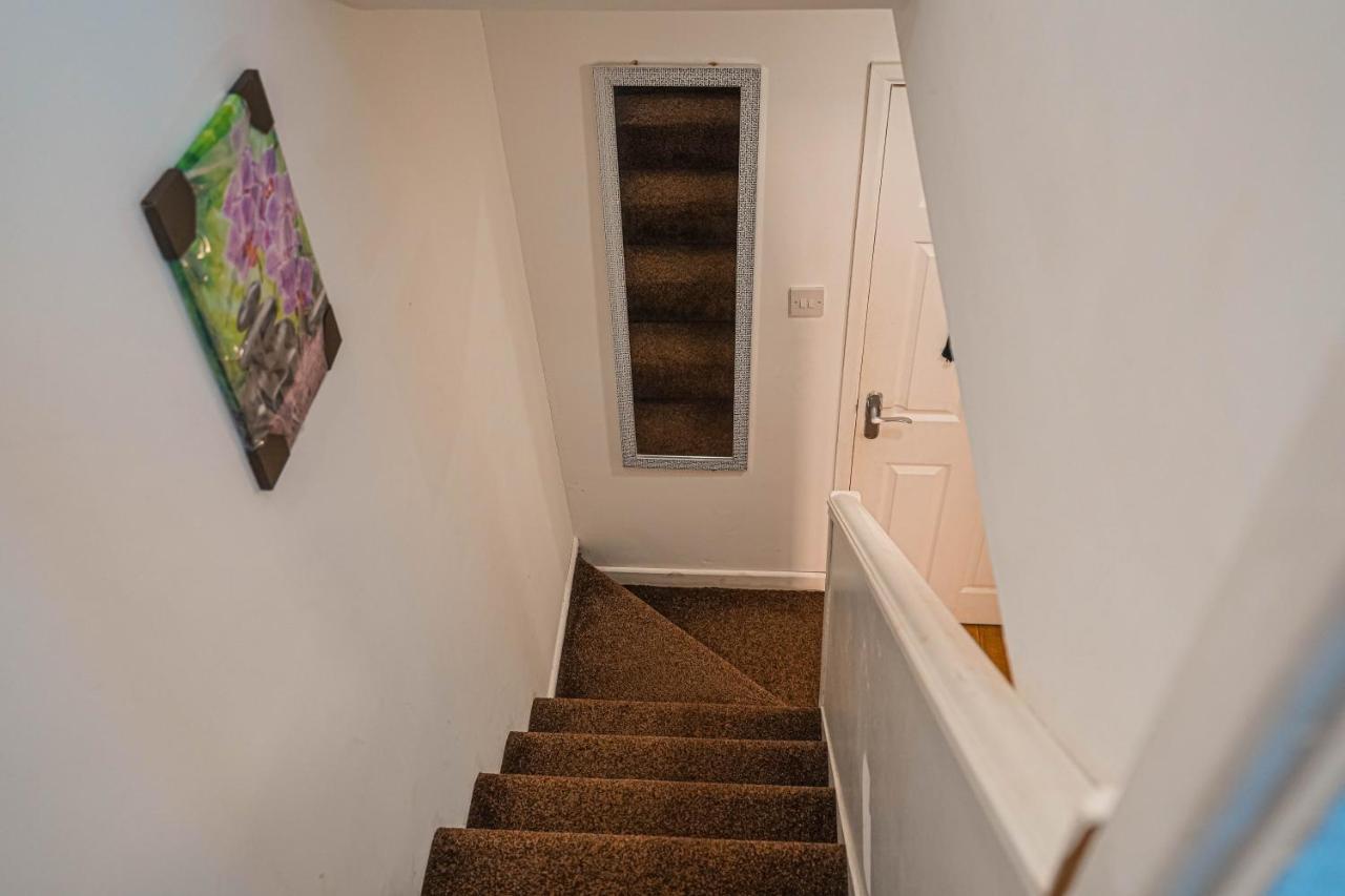 Private And Spacious 2 Bedroom House - Free Parking! Cardiff Eksteriør bilde