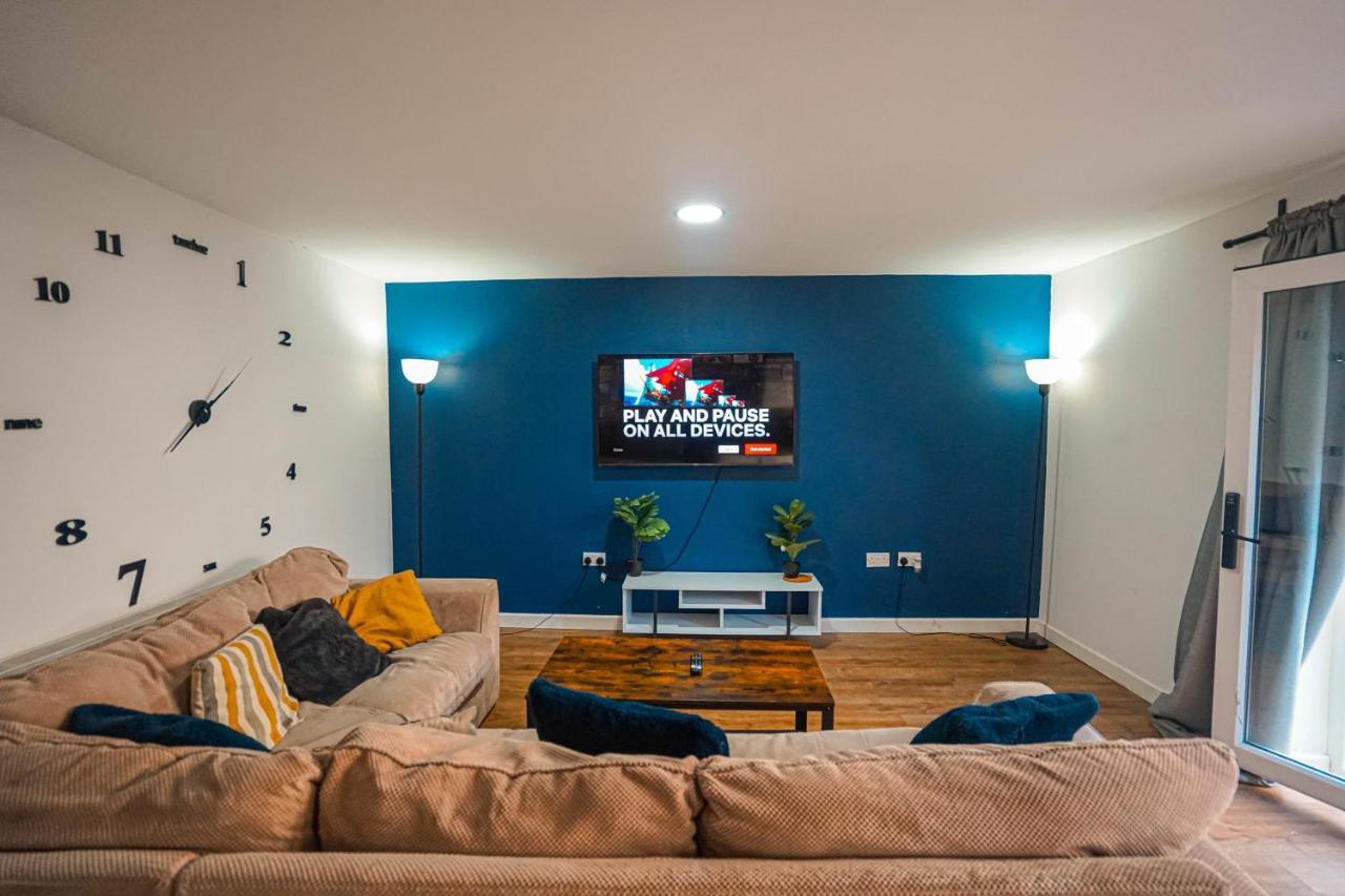 Private And Spacious 2 Bedroom House - Free Parking! Cardiff Eksteriør bilde